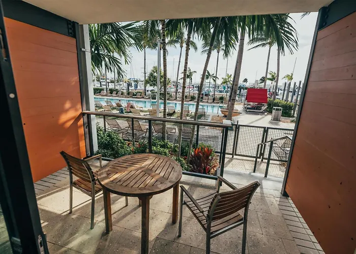 Hotels with pool Perry & Marina Key West
