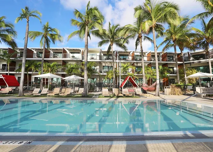 Hotels with pool Perry & Marina Key West